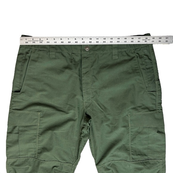 Men's Green Cargo Pants - Picture 3 of 9